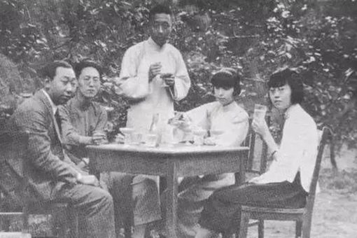 张爱玲为何不留在大陆 为何要去美国定居